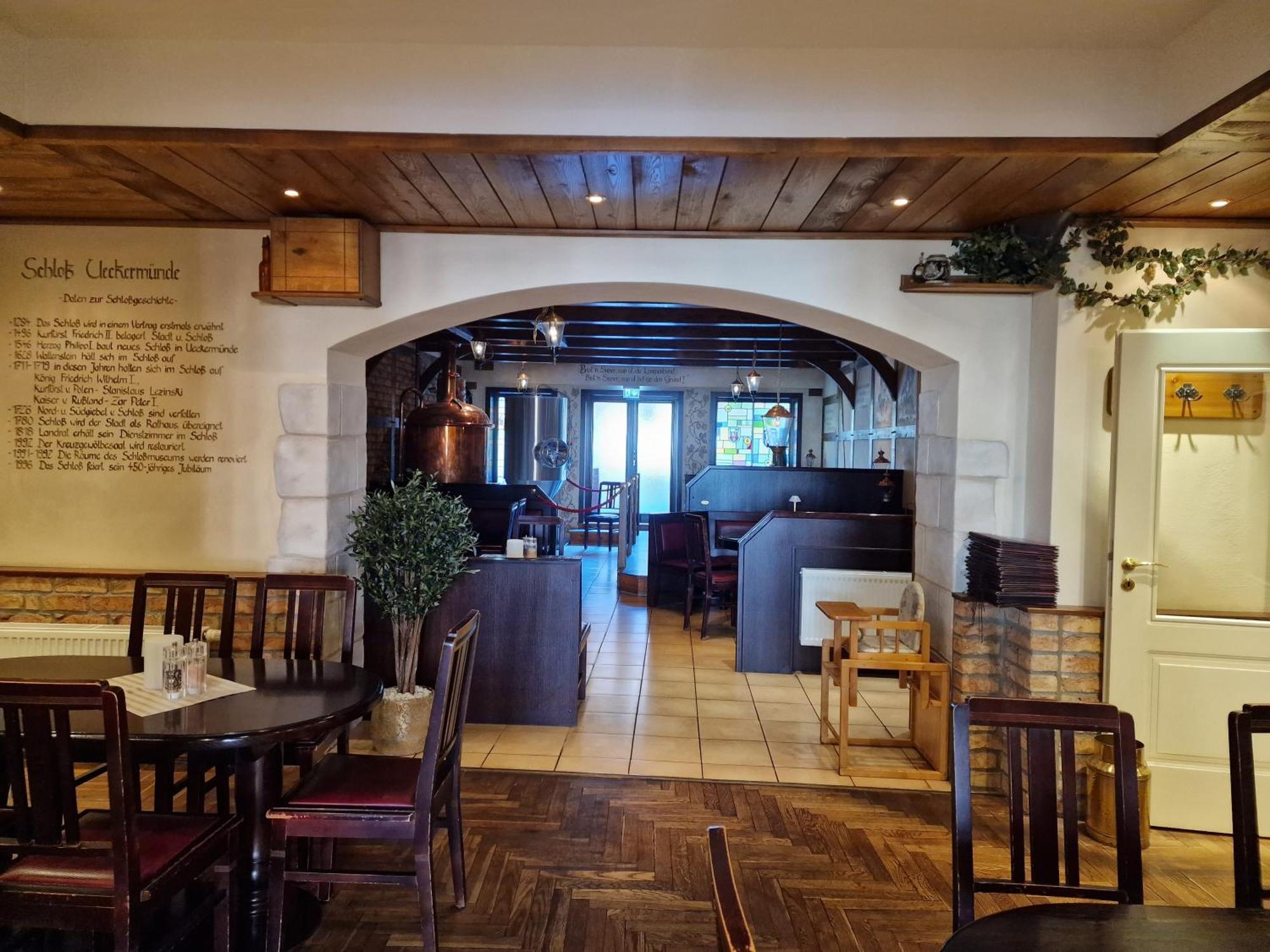 Hotel Am Markt & Brauhaus Stadtkrug Ueckermunde Ngoại thất bức ảnh