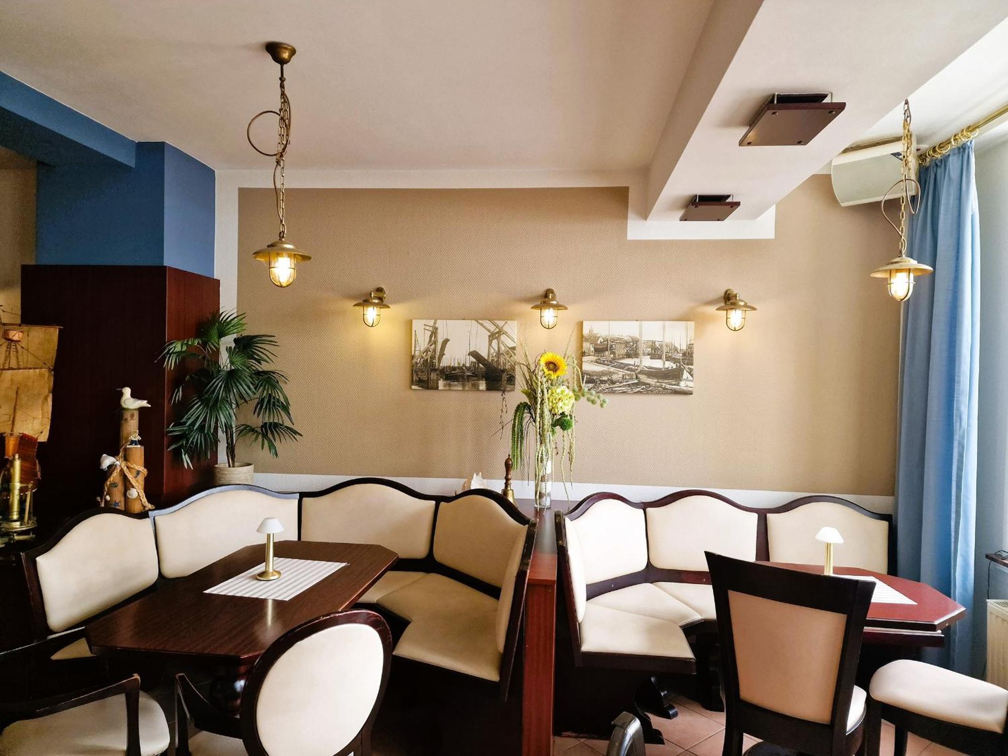 Hotel Am Markt & Brauhaus Stadtkrug Ueckermunde Ngoại thất bức ảnh